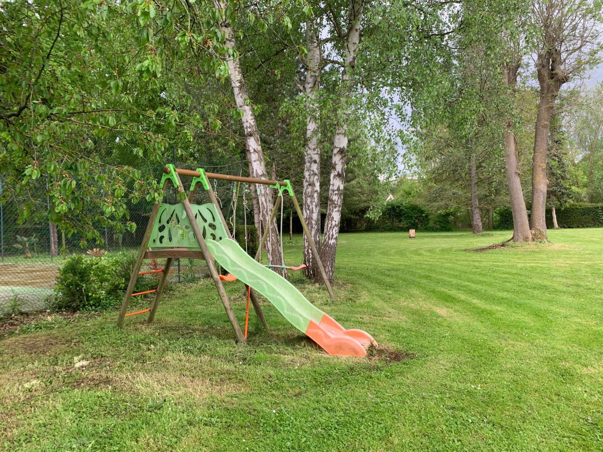 Appartement Familial Au Bord De La Marne, Jardin 8000M2, Piscine, Court De Tennis, Terrasse, Parking Gratuit Proche Disneyland Isles-les-Villenoy Exterior photo