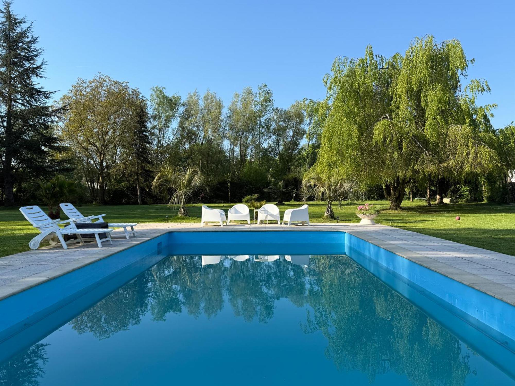 Appartement Familial Au Bord De La Marne, Jardin 8000M2, Piscine, Court De Tennis, Terrasse, Parking Gratuit Proche Disneyland Isles-les-Villenoy Exterior photo