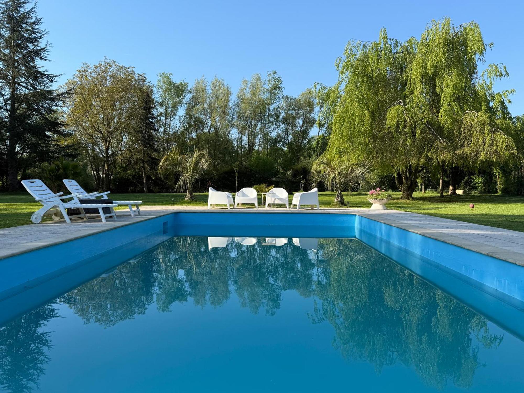 Appartement Familial Au Bord De La Marne, Jardin 8000M2, Piscine, Court De Tennis, Terrasse, Parking Gratuit Proche Disneyland Isles-les-Villenoy Exterior photo
