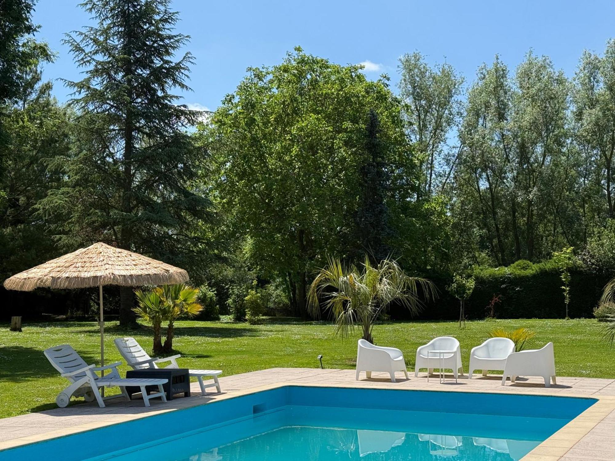 Appartement Familial Au Bord De La Marne, Jardin 8000M2, Piscine, Court De Tennis, Terrasse, Parking Gratuit Proche Disneyland Isles-les-Villenoy Exterior photo